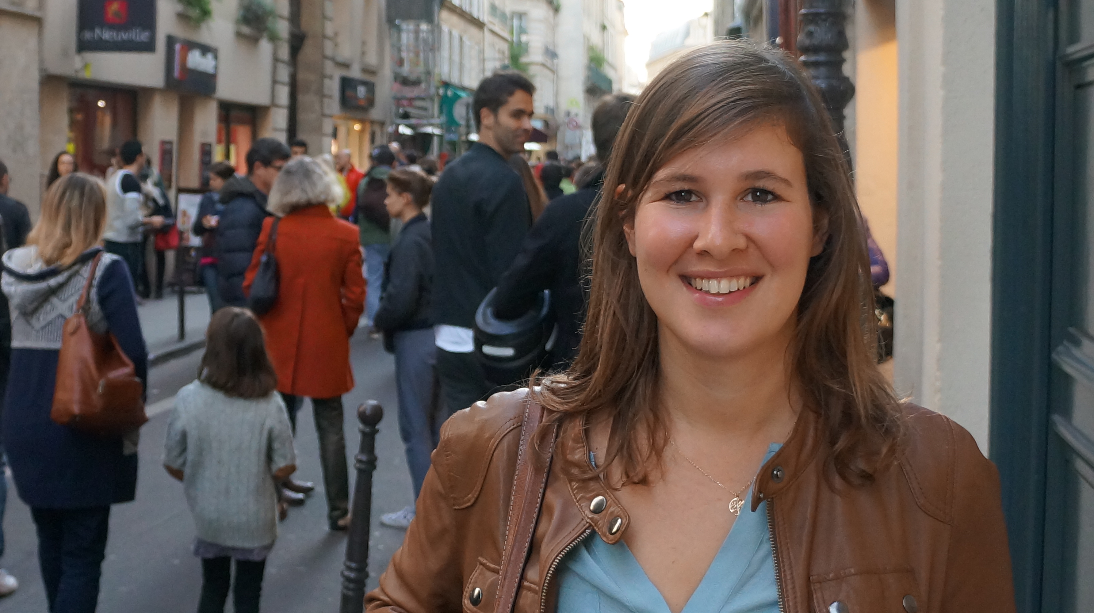 Click here to See my Full Profile : Flora Goldenberg - Tour guide in Paris