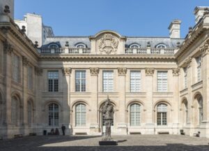 museum of jewish Art and history in Paris hall