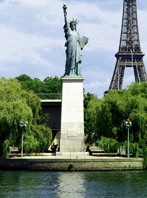 statue of liberty paris flora